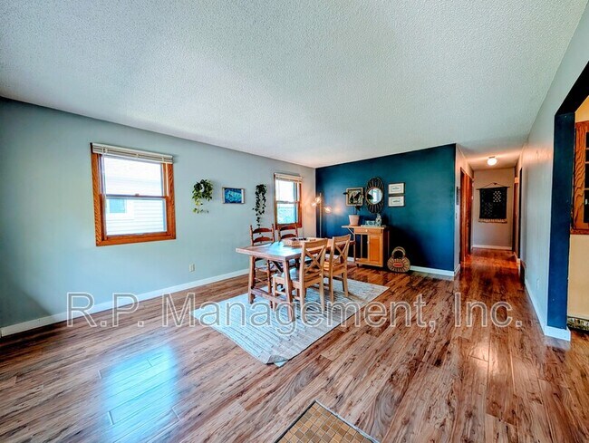 Foto del edificio - 2710 Stinson Blvd NE