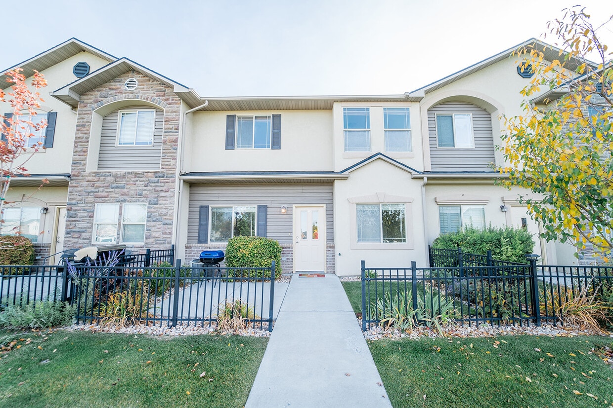 1515 N 450 W, Logan, UT 84341 Townhouse for Rent in Logan, UT