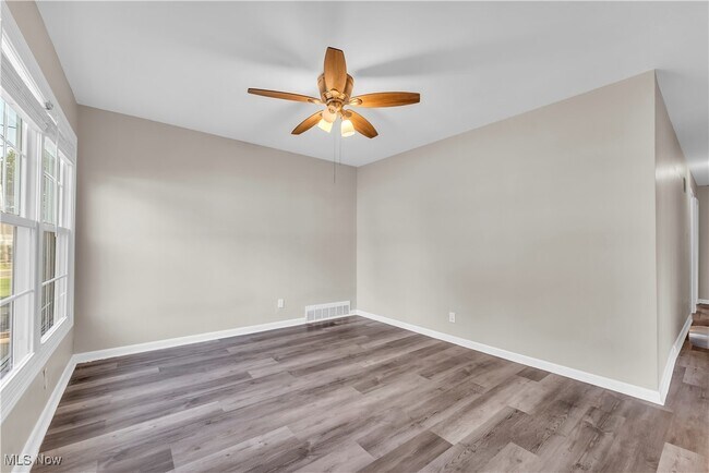 Building Photo - 1253 Hilltop Dr