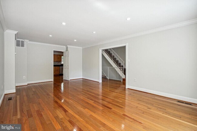 Building Photo - 8528 Raglan Rd