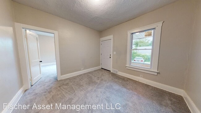 Building Photo - 2 br, 1 bath Apartment - 3205 Denison Ave....