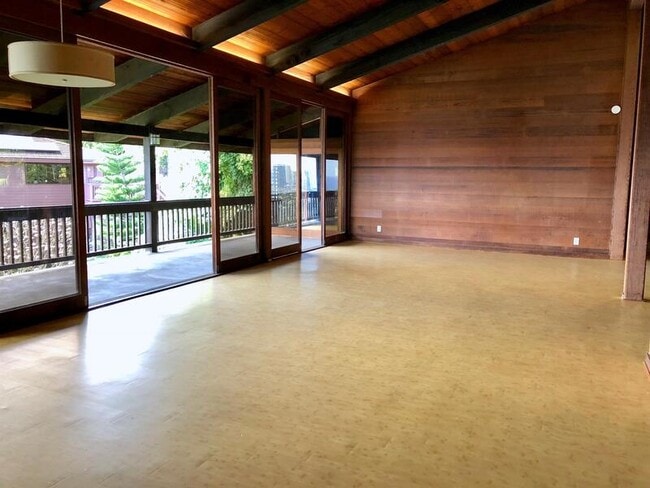 Building Photo - 2380 Round Top Dr