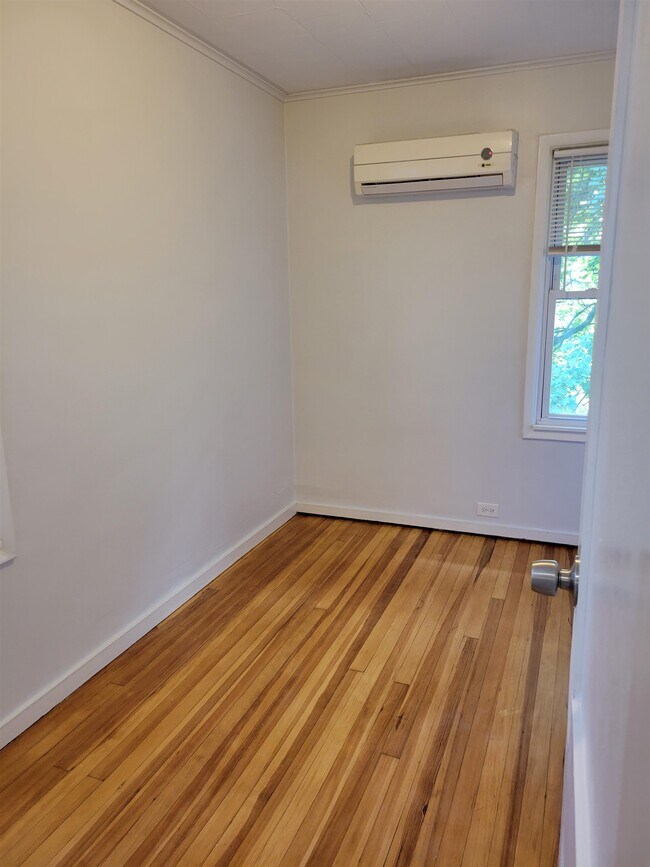 Building Photo - 410 Morse Ave