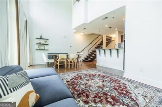 Building Photo - 1221 Caroline St NE