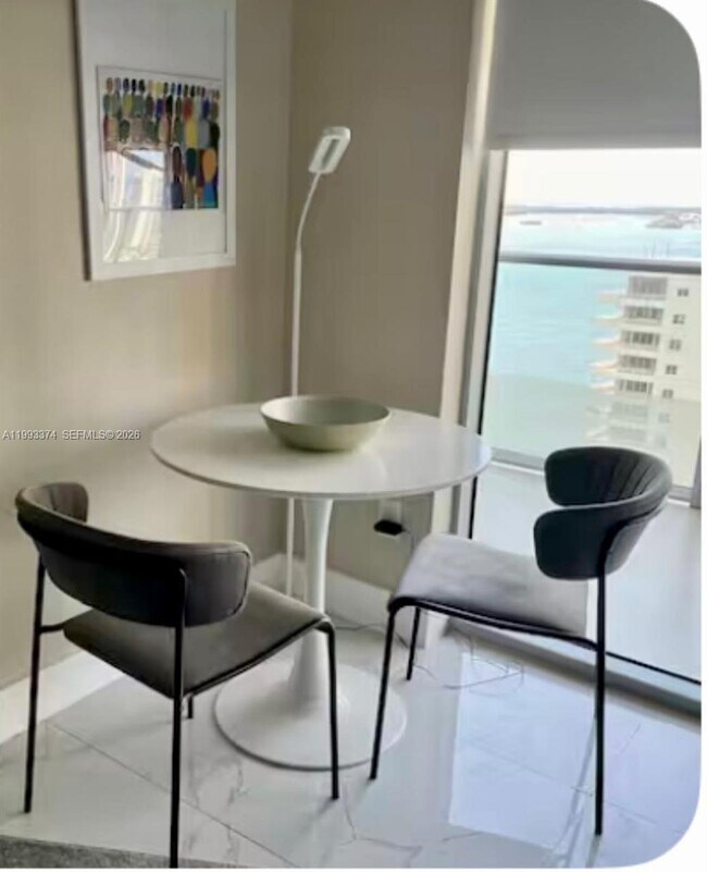 Foto del edificio - 1300 Brickell Bay Dr
