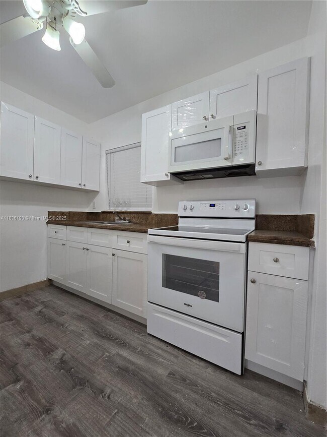 Foto del edificio - 3417 SW 25th Ter