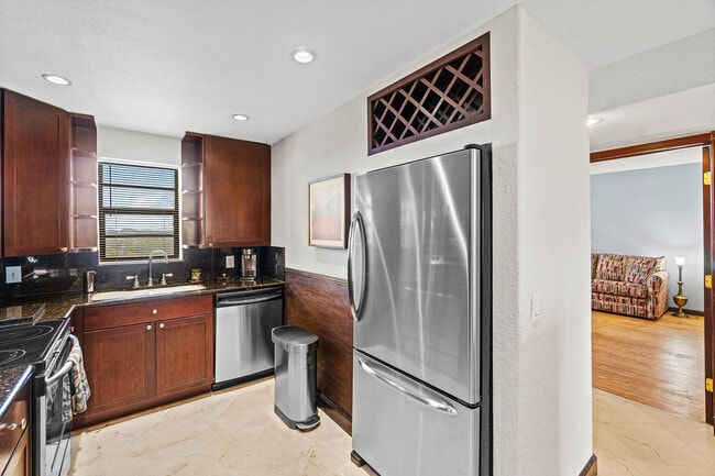 Building Photo - 2400 Deer Creek Country Club Blvd