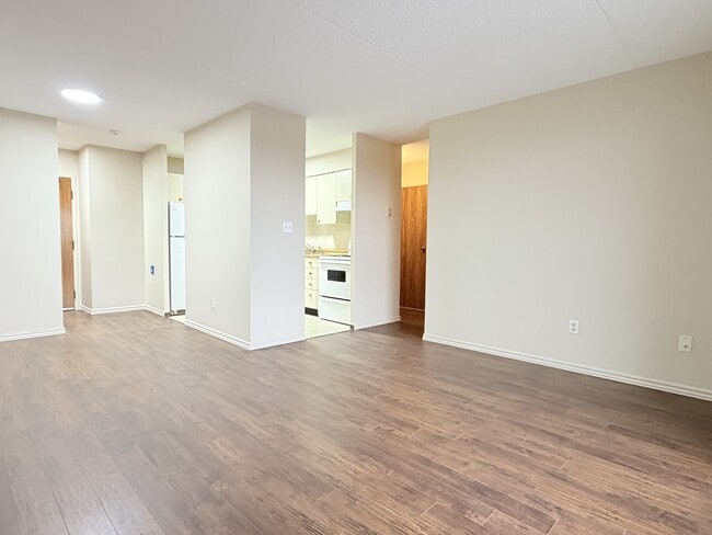 Building Photo - 1653 Ouellette Ave