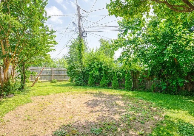 Building Photo - Spacious 4BR Family Home on Court Way | 1,875 Sq Ft | $2,593/mo