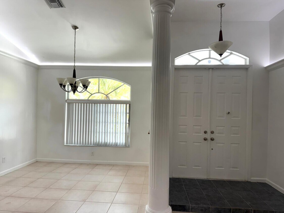 Primary Photo - 7400 SW 37th Ct