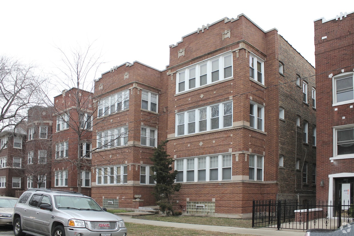 Building Photo - 6838 S Ridgeland Ave