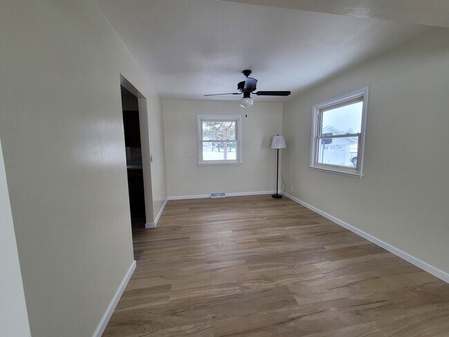 Foto del edificio - 4998 10th Ave