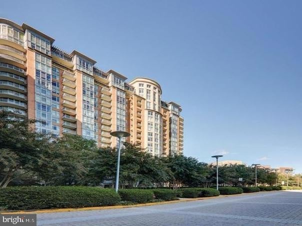 Foto del edificio - 8220 Crestwood Heights Dr