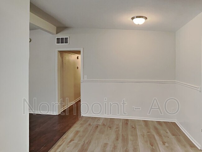 Foto del edificio - 5205 Keystone Dr N