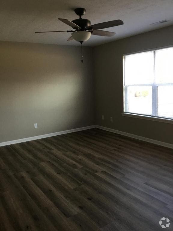 Building Photo - 622 Oakcrest Dr