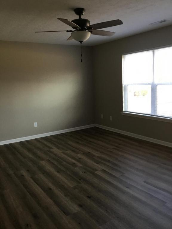 Foto principal - 622 Oakcrest Dr