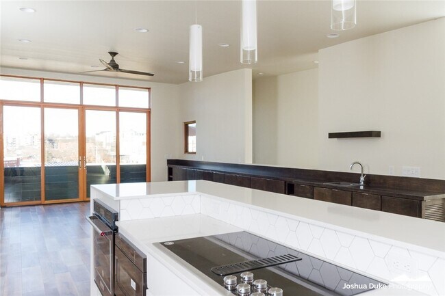 Foto del edificio - 523 W Meadow St