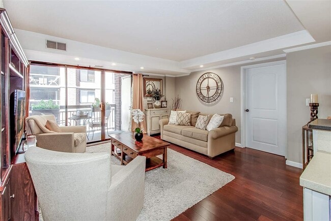 Building Photo - 700 1st St