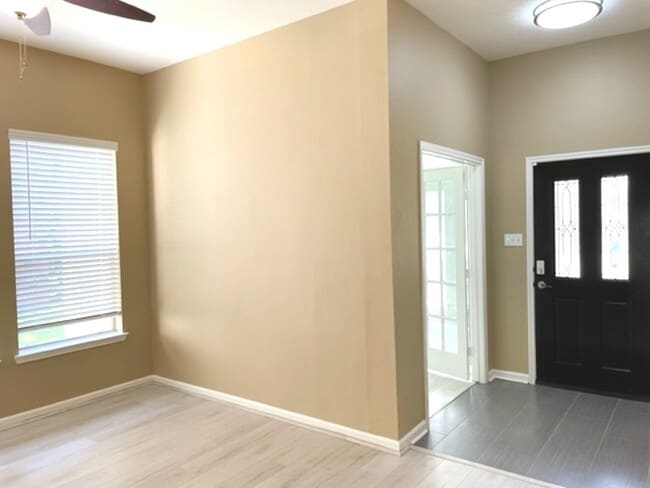 Building Photo - 7114 Glen Rosa Dr