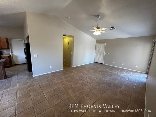 Building Photo - Cozy Canyon Trail * 3 x 2 bath home ** New...