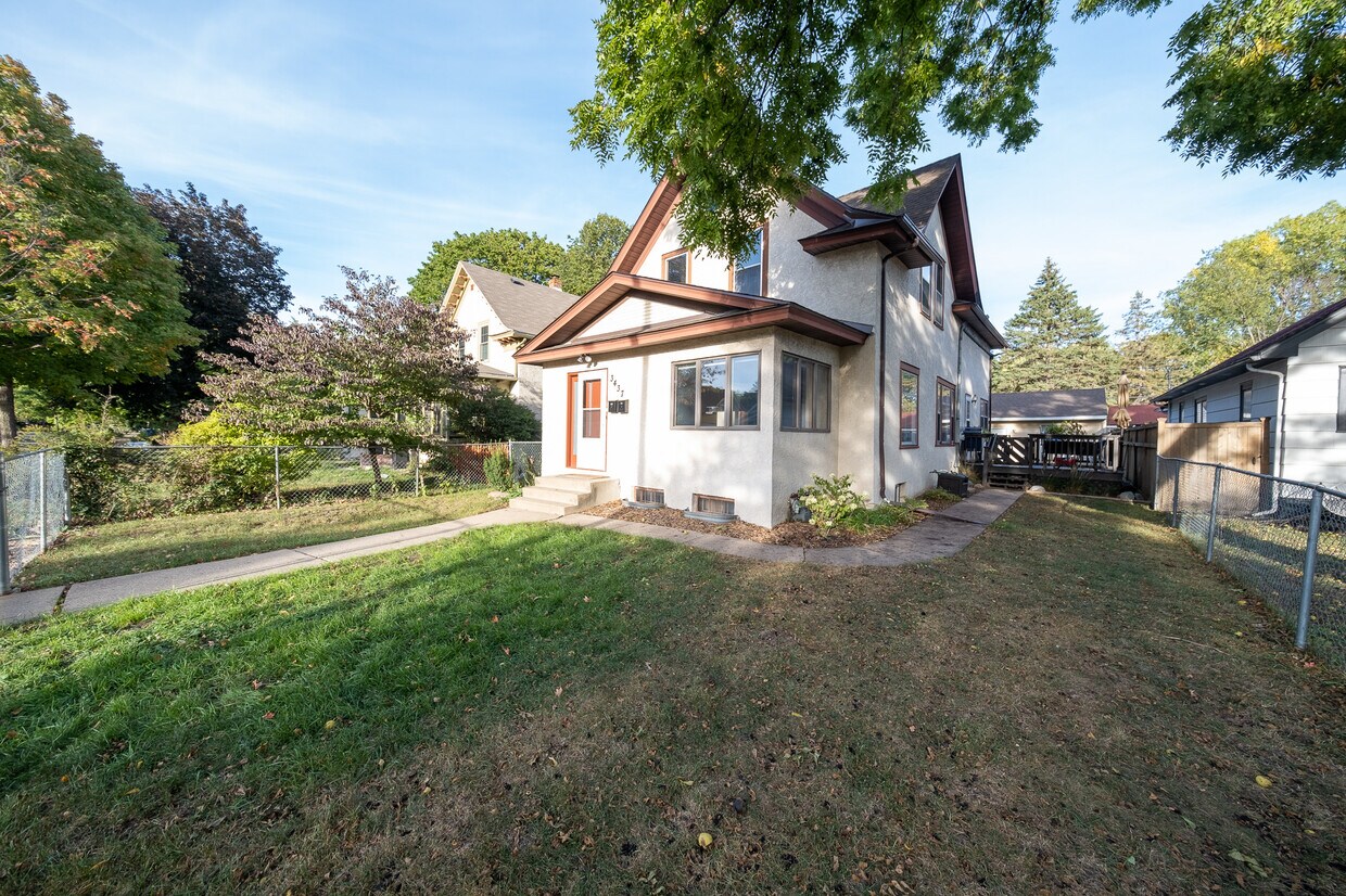 Foto principal - 3437 33rd Ave S
