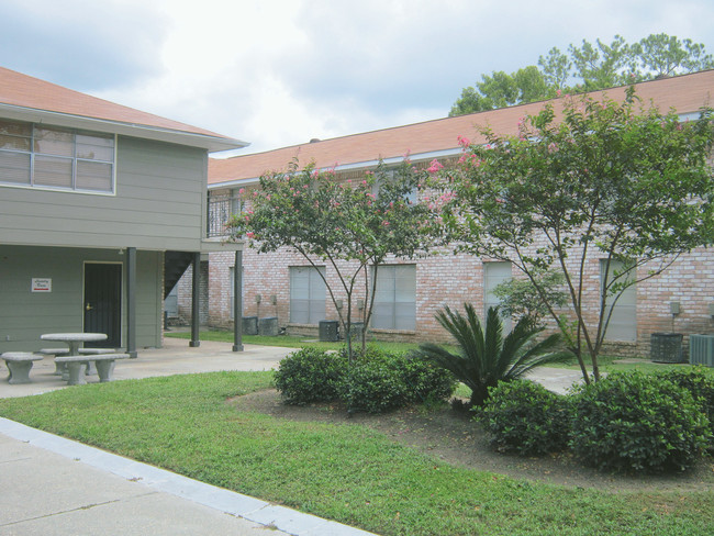 Building Photo - Spanish Oaks Apartments