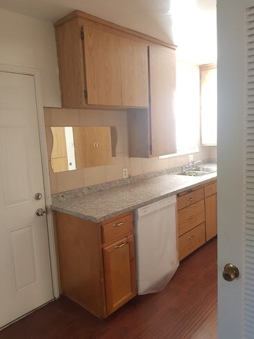Cocina 1 - 4451 Stansbury Ave