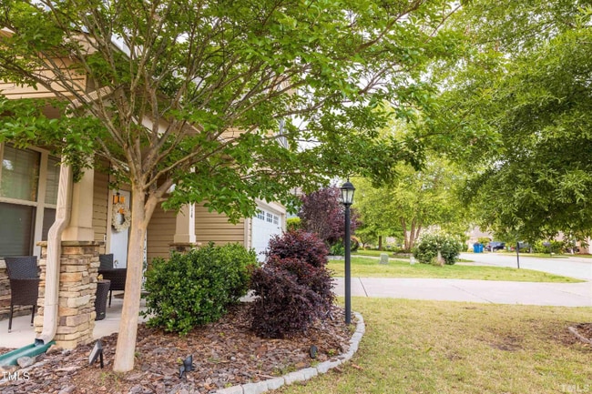 Building Photo - 2124 Longmont Dr