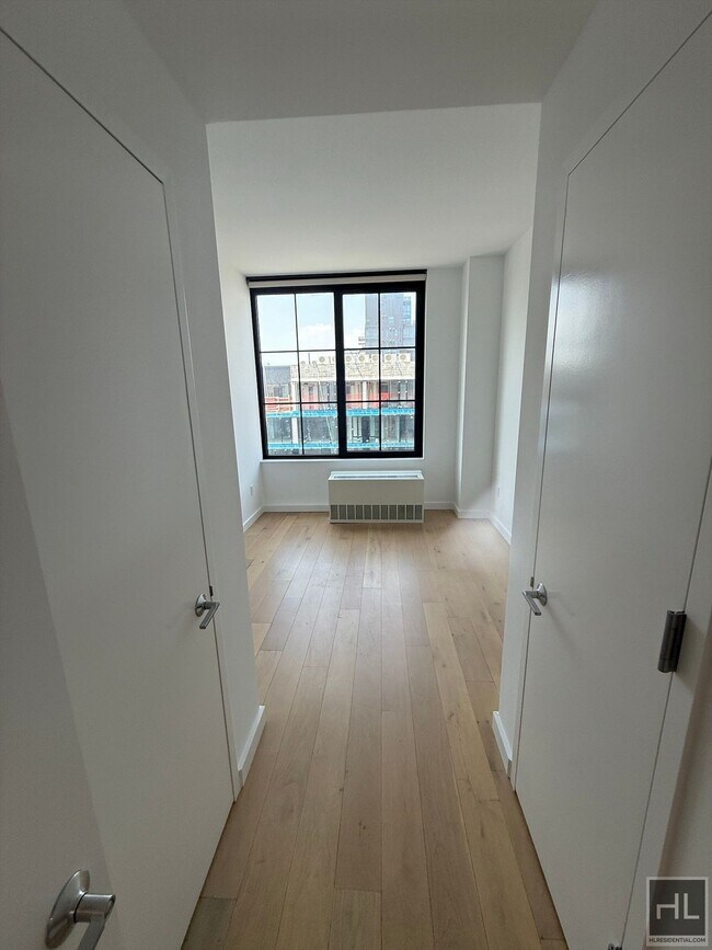 Foto del edificio - NORTHERN BOULEVARD