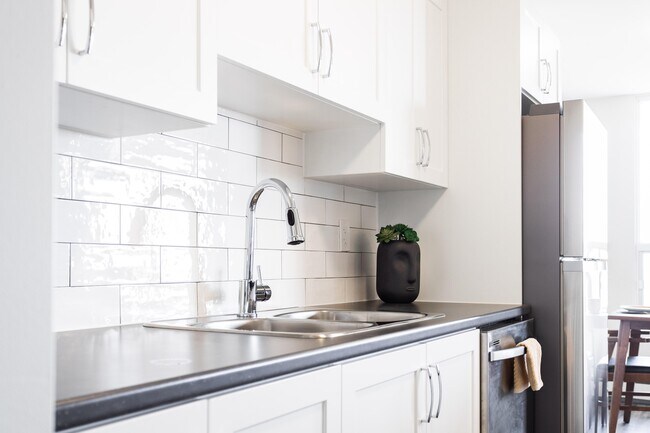 Interior Photo - 1126-1154 Adelaide Street North