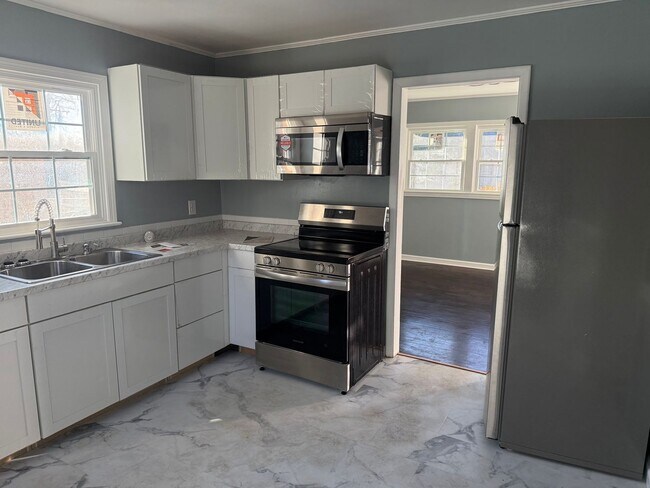 Foto del edificio - Updated 3 Bedroom 2 Bathroom Home