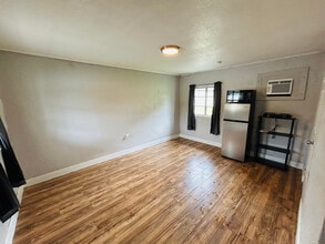 Building Photo - 553597 US-1