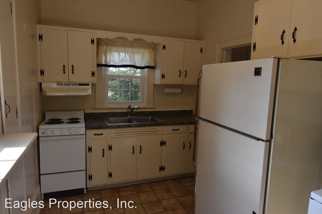 Building Photo - 2 br, 1 bath House - 5142 US 70 E