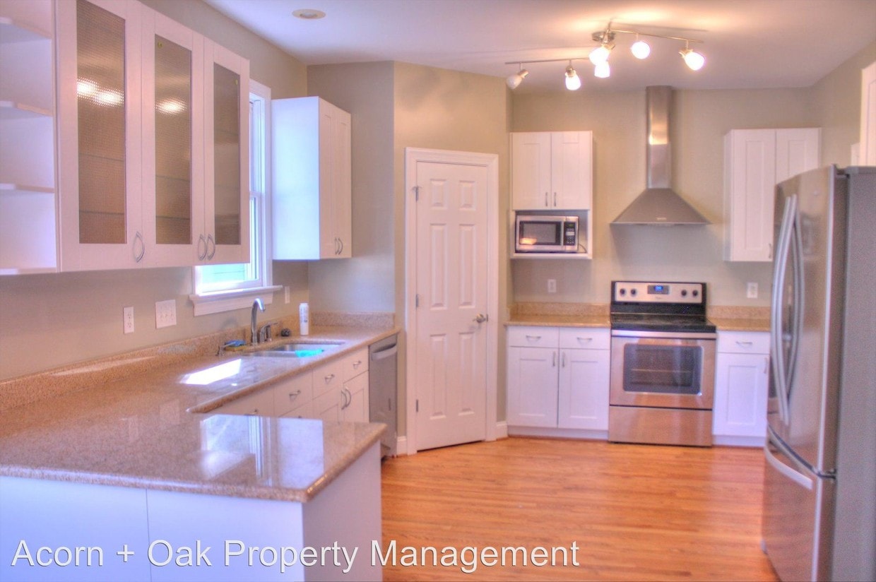 Foto principal - 1228 Champions Pointe Dr