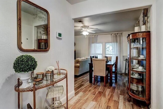 Building Photo - 619 E 12th 1/2 St