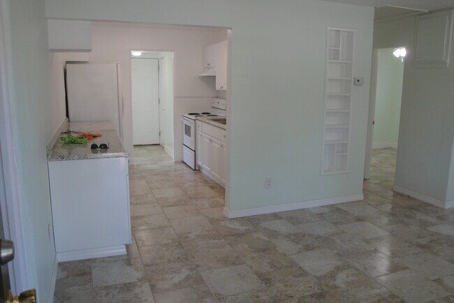 Foto del edificio - Three Bedroom One Bathroom House For Rent