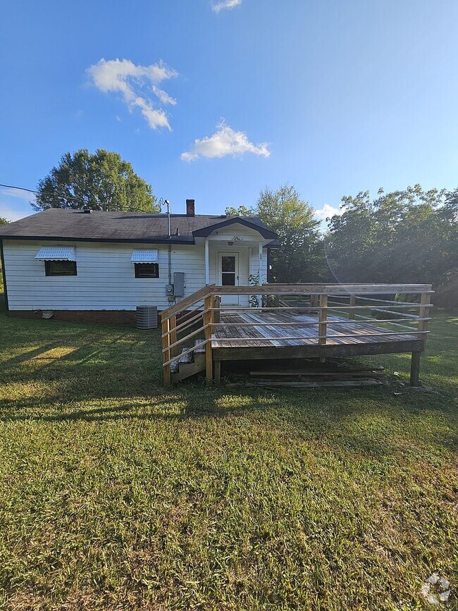 Building Photo - 823 Marvin Rd