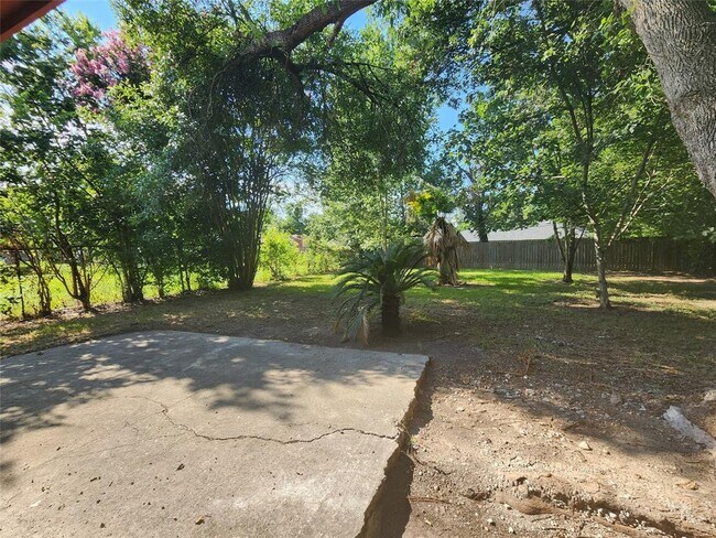 Building Photo - 1602 W Gulf Bank Rd