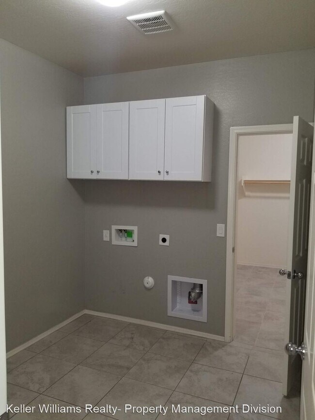 Foto del edificio - 4 br, 2.5 bath House - 11441 W. Westgate D...