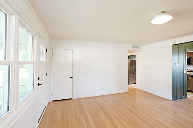 Building Photo - Recently Updated Home Near Downtown Crozet
