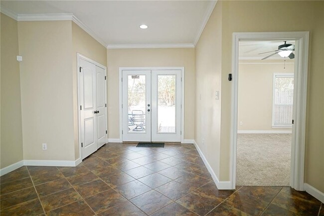 Building Photo - 211 West Dr