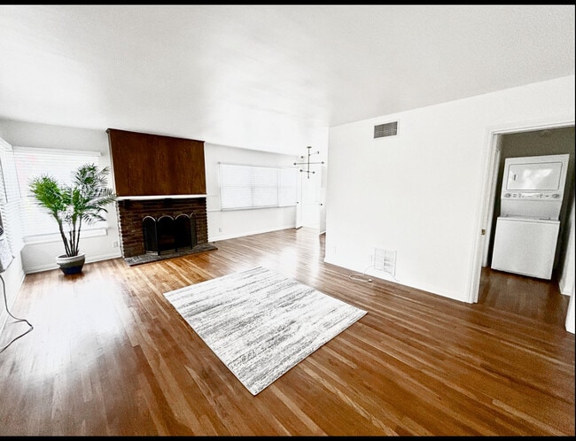 Building Photo - 4014 Perlita Ave