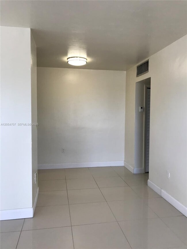 Foto del edificio - 4410 W Flagler St
