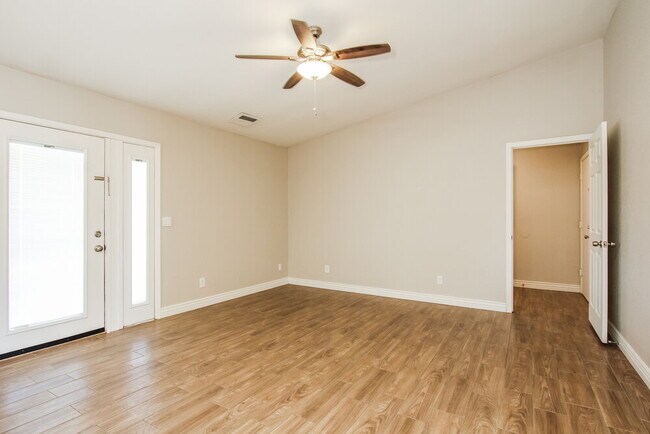 Foto del edificio - 7014 W Canterbury Dr