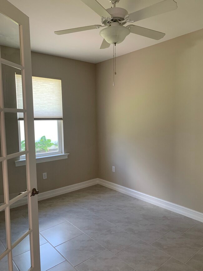 Building Photo - 1033 Tranquil Brk Dr