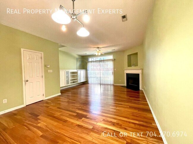 Building Photo - Nice 2BR/2.5BA Townhouse in Towne Meadows ...