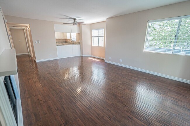 Foto del edificio - COMING SOON! 3 Bedroom Condo for rent in C...
