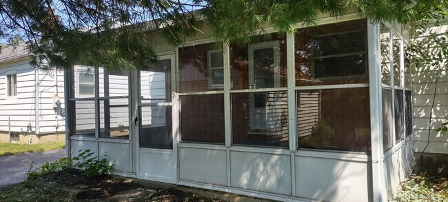 Foto del edificio - Charming Mid-Century Ranch in North Linden!