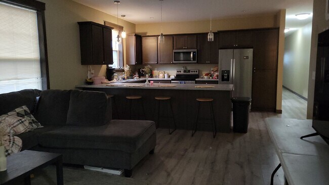 Foto del edificio - 5 Bed 3 Bath close to UWEC, bike trails, Carson Park, and The Sonnentag!