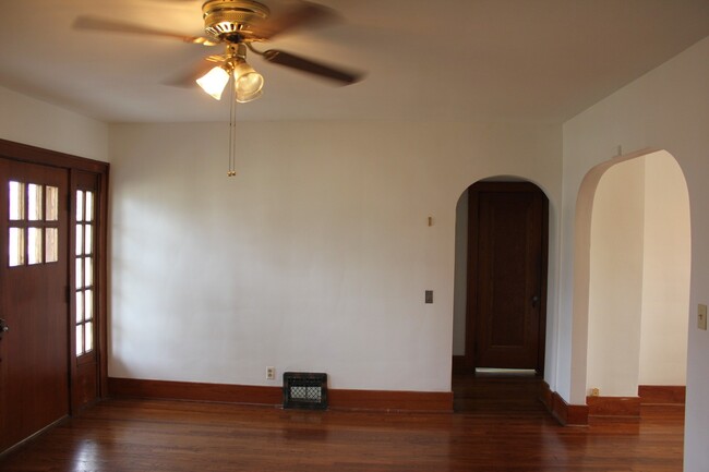 Building Photo - Available Now!! Mt. Morris Schools!